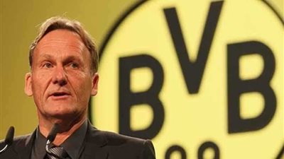 رئيس دورتموند يشير لإجراء محادثات لتجديد عقد فافر مدرب الفريق