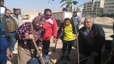 حفر 120 جورة لأشجار المانجو بفرع الجامعة في أسيوط الجديدة