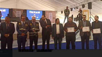 رئيس هيئة الكتاب يكرم 