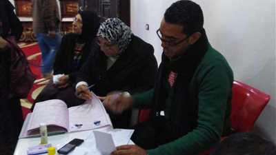 توثيق 24 حالة زواج قبلى للمنقولين من رفح (صور)