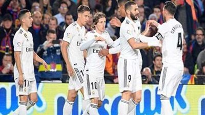 ريال مدريد يتقدم على برشلونة بهدف نظيف في الشوط الأول