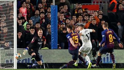 التعادل الإيجابي ينهي الكلاسيكو المثير بين برشلونة وريال مدريد