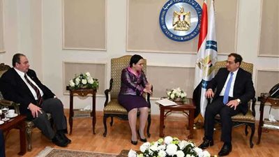 وزير البترول يبحث مع مسئولة رومانية فرص تعزيز التعاون المشترك