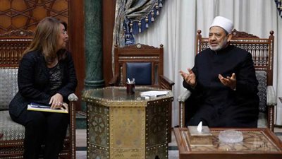 الإمام الأكبر يبحث مع وزيرة التضامن الاجتماعي سبل التعاون المشترك