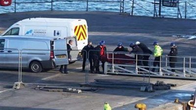 انتشال جثمان من طائرة اللاعب الأرجنتينى الغارقة