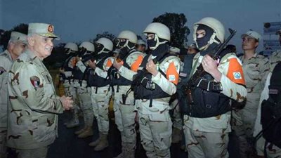 موجز الرابعة ..رئيس الأركان يتفقد عناصر تأمين المجرى الملاحي لقناة السويس.. والحكومة ترد على الشائعات