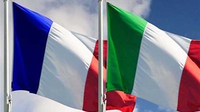 فرنسا تستدعي سفيرها لدى إيطاليا وتدين 