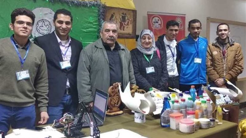 4 طلاب يشاركون بأجهزة