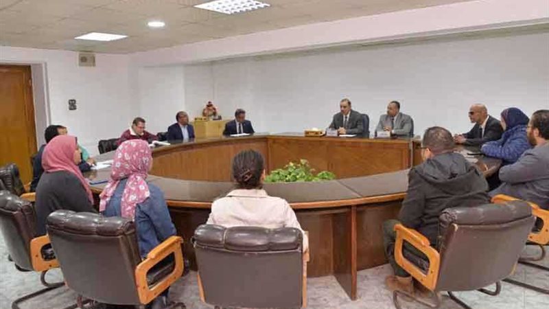 محافظ أسيوط يلتقي