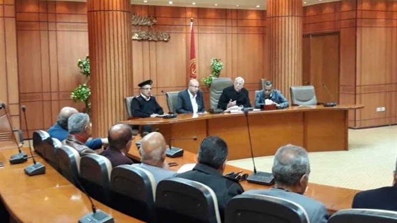 محافظ بورسعيد يبحث