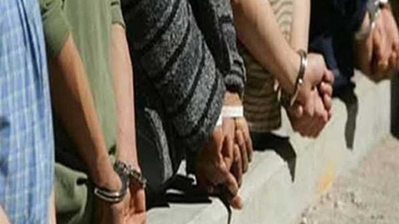 4 عاطلين يختطفون