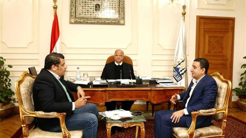 محافظ القاهرة وصناع