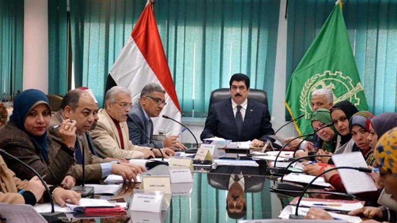 لجنة لاختيار الأم