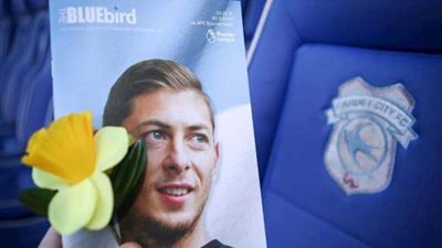 تأكيد وفاة المهاجم الأرجنتيني سالا يتصدر عناوين الصحف الألمانية