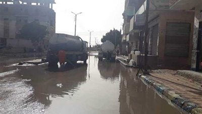 سيارات لكسح وشفط مياه الأمطار في بئر العبد