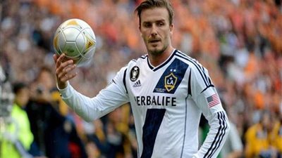 لوس أنجلوس جلاكسي يصنع تمثالا لبيكهام خارج ملعب النادي