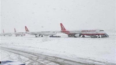 موجة صقيع تلغي أكثر من 100 رحلة جوية من وإلى طوكيو