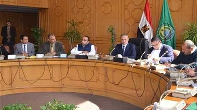 محافظ الإسماعيلية يبحث جاهزيتها لاستضافة بطولة كأس الأمم الإفريقية