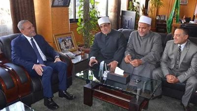 محافظ الإسماعيلية يستقبل وفد مشيخة الأزهر مسؤولي القافلة الدعوية التوعوية