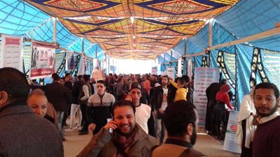 زحام شديد للحصول على فرص عمل بملتقى توظيف شبين الكوم