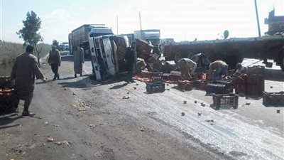 إصابة سائق في تصادم بالطريق الزراعي في البحيرة