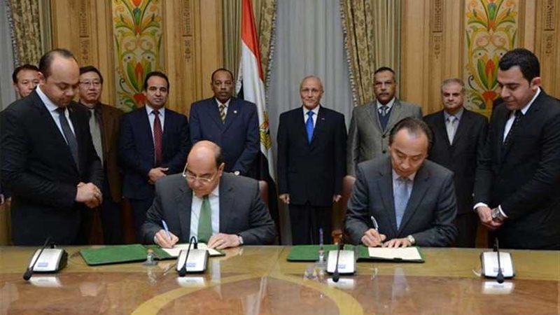 العصار  يشهد توقيع