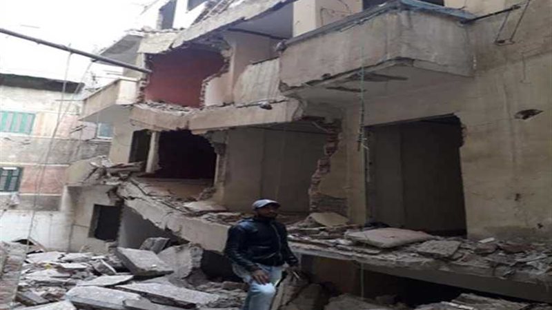 سقوط عقار بوسط الإسكندرية