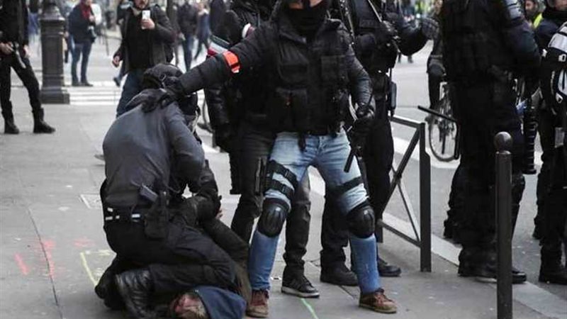 الشرطة الفرنسية تحتجز