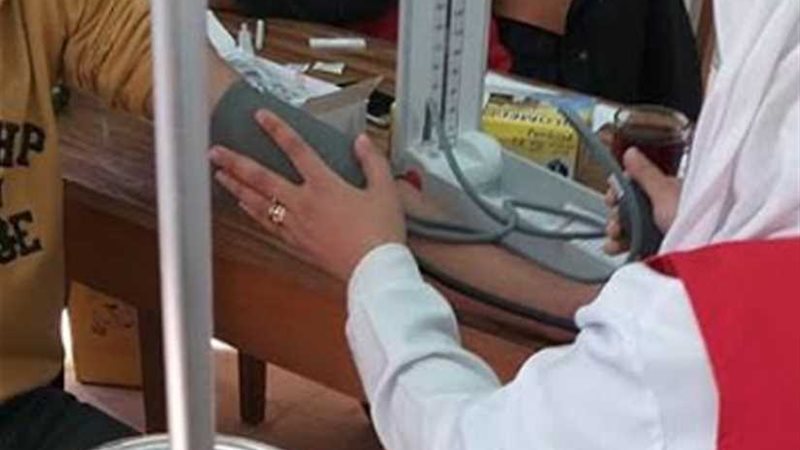 فحص 912 فردًا في