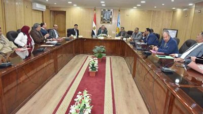 محافظ أسيوط يلتقي أعضاء مجلس النواب لحل مشكلات المواطنين