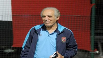 الأهلي يعاين ملعب مباراة سيمبا ووصول طاقم التحكيم