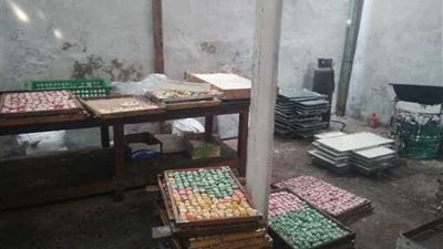 ضبط 2 طن حلويات مجهولة المصدر في حملة تموينية بالبحيرة