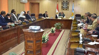 محافظ أسيوط يشدد على نهو مشروعات مياه الشرب والصرف الصحي