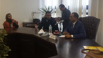 رئيس جامعة دمنهور يجتمع بالمجلس الطلابي 