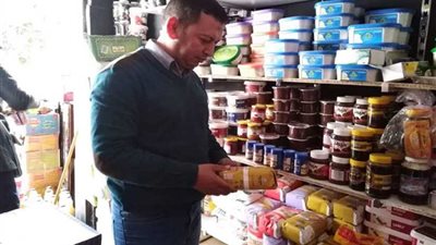 ضبط 120 كيلو سلع غذائية متنوعة منتهية الصلاحية بمحل العطارة الشامية بالإسماعيلية