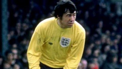 وفاة بانكس حارس انجلترا الأسطوري الفائز بكأس العالم 1966