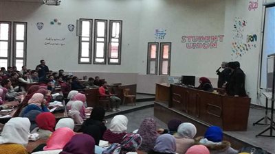 بالصور.. عميد طب بنها يتفقد سير العملية التعليمية