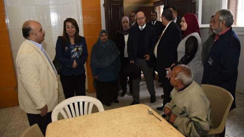 والي تفاجئ دار الهدايا