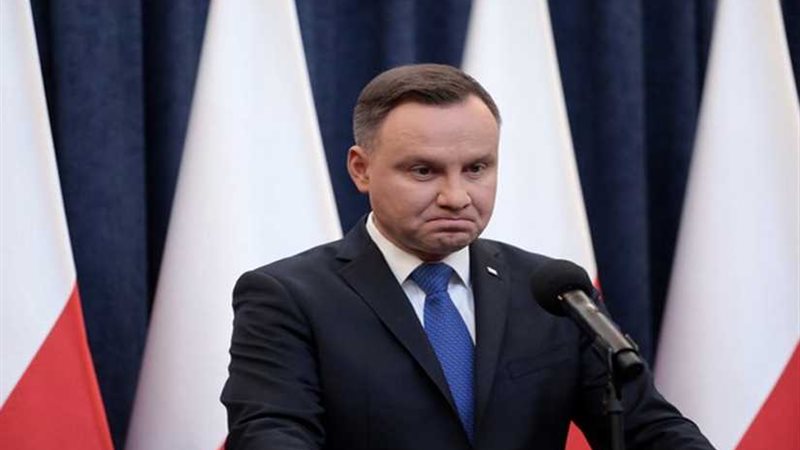 النرويج وبولندا تتبادلان