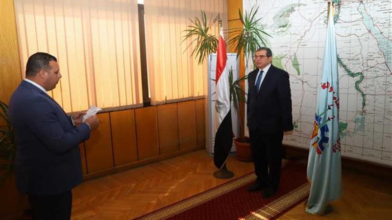 35 مفتشا يحلفون اليمين