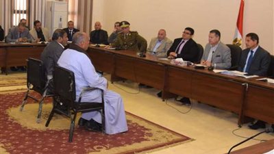 مشكلات القرى في لقاء محافظ بني سويف الأسبوعي