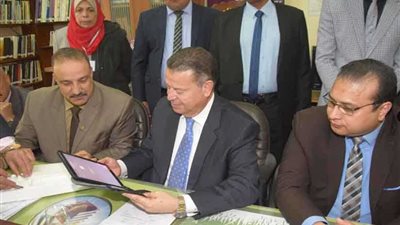 تسليم 16 ألفًا و641 تابلت في 89 مدرسة ببني سويف