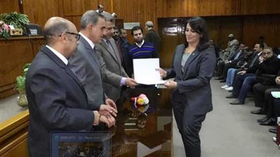 محافظ أسيوط يكرِّم مفتشي إدارة التفتيش الصيدلي بمديرية الصحة