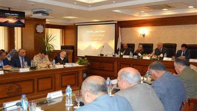 محافظ الجيزة: طلاء 50 عقارًا بكل حي ومركز ومدينة كمرحلة أولى