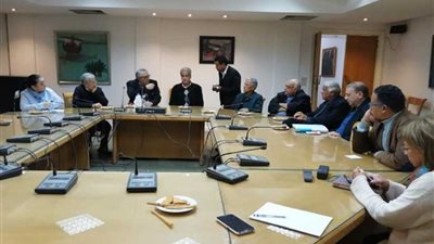 مثقفون وخبراء يوضحون 