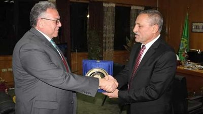 محافظ الإسماعيلية يشيد بجهود قوات تأمين المجرى الملاحي لقناة السويس