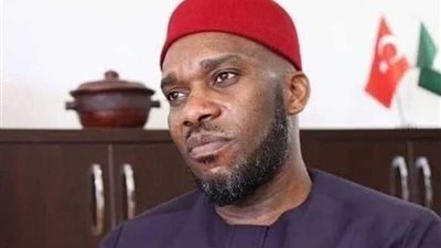 الأسطورة النيجيري «أوكوشا» يعتنق الإسلام