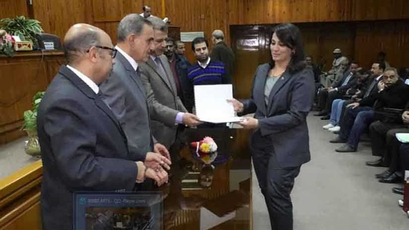 محافظ أسيوط يكرِّم