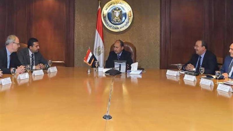 وزير التجارة يبحث