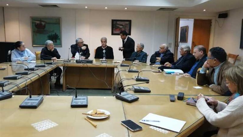 مثقفون وخبراء يوضحون